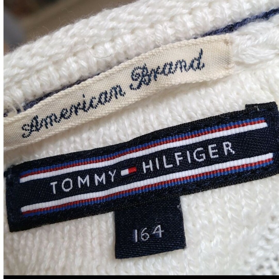 TOMMY HILFIGER(トミーヒルフィガー)のロゴ入り　白色長袖セーター キッズ/ベビー/マタニティのキッズ服女の子用(90cm~)(ニット)の商品写真