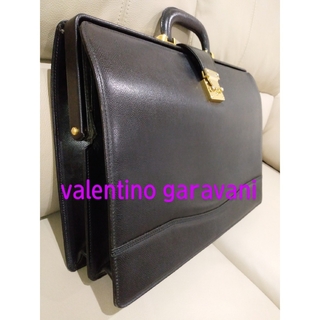 ヴァレンティノガラヴァーニ(valentino garavani)の本革 黒ダレスバッグ/ 革製ドクターバッグ/ブラックビジネスバッグ(ビジネスバッグ)