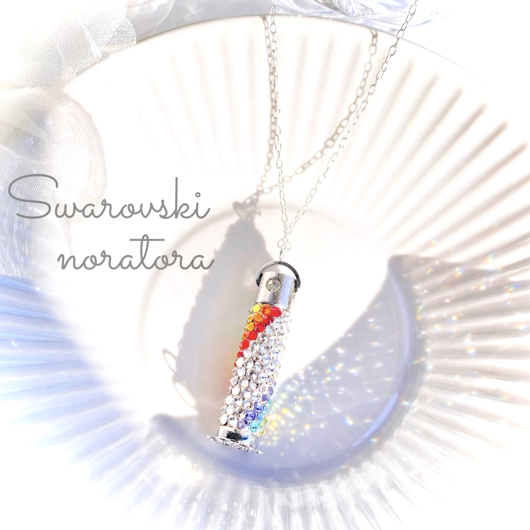 SWAROVSKI(スワロフスキー)のアロマペンダント　アロマ　アロマディフューザー　スワロフスキー　虹　レインボー レディースのアクセサリー(ネックレス)の商品写真