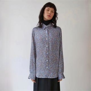 アクネストゥディオズ(Acne Studios)のAcne Studiosサテンシャツ ブルー オレンジ 柄 34(シャツ/ブラウス(長袖/七分))