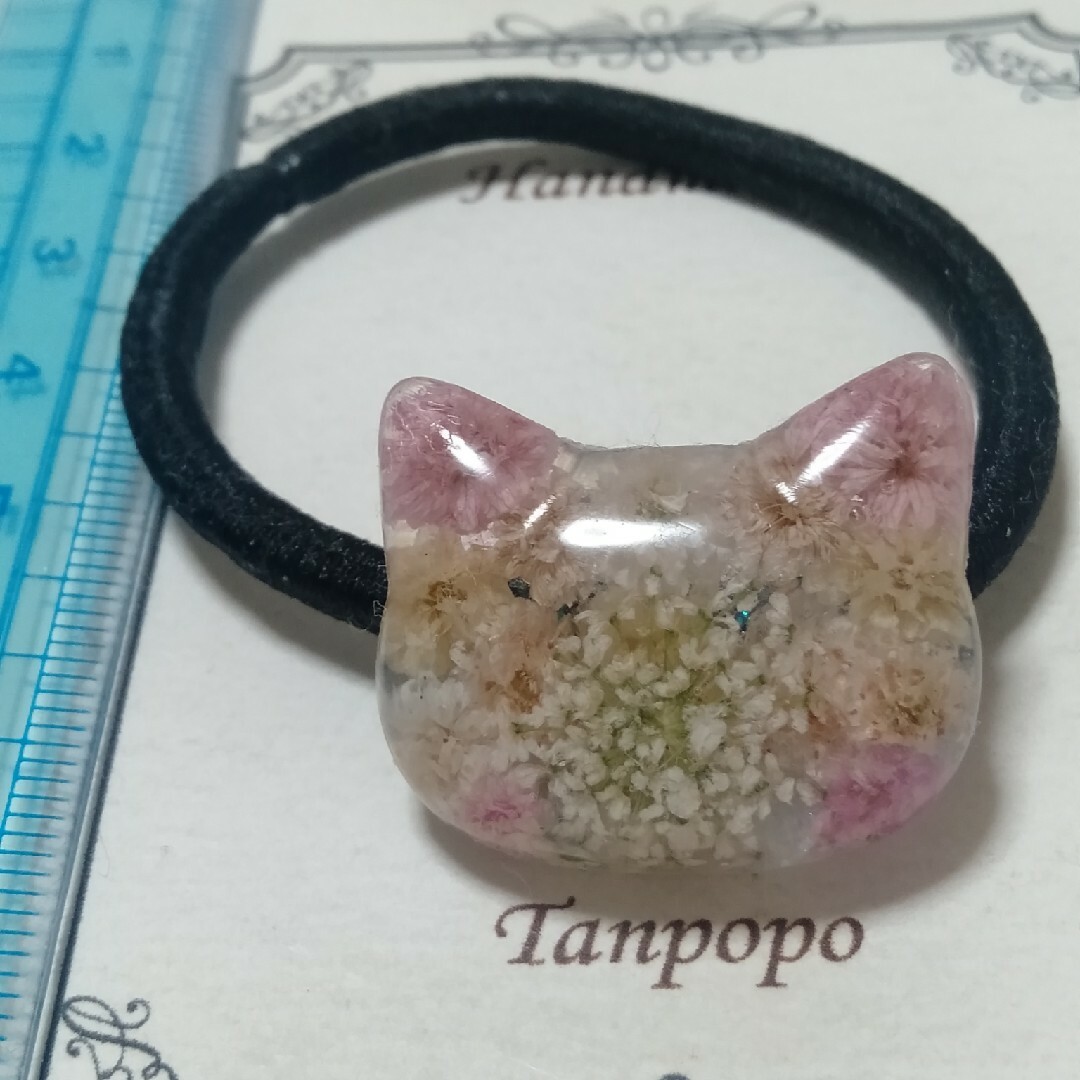 ヘアゴム ハンドメイド レジン☆ 可愛い お花の 白猫ちゃん 白色