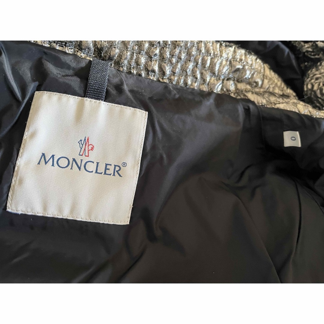 MONCLER(モンクレール)の【美品】MONCLER ダウンコート　ゴールド レディースのジャケット/アウター(ダウンジャケット)の商品写真