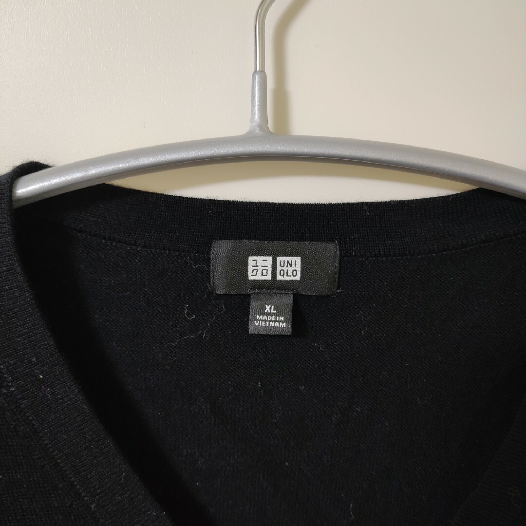UNIQLO(ユニクロ)のエクストラファインメリノVネックセーター ブラック メンズのトップス(ニット/セーター)の商品写真