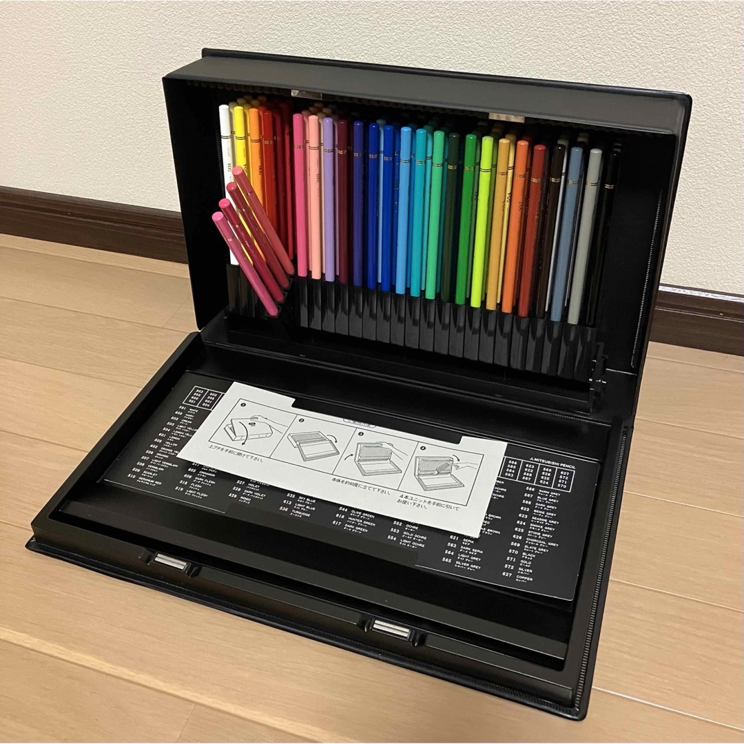三菱鉛筆(ミツビシエンピツ)のuni 色鉛筆 100色 三菱鉛筆 ユニカラー エンタメ/ホビーのアート用品(色鉛筆)の商品写真