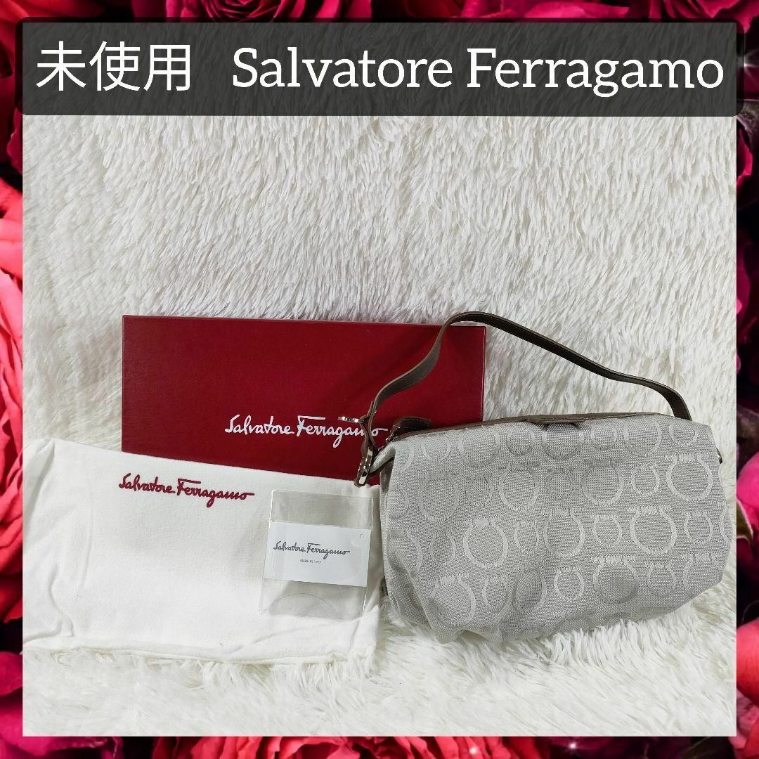 Salvatore Ferragamo(サルヴァトーレフェラガモ)の未使用 サルヴァトーレ フェラガモ ハンドバッグ ガンチーニ キャンバス グレー レディースのバッグ(ハンドバッグ)の商品写真