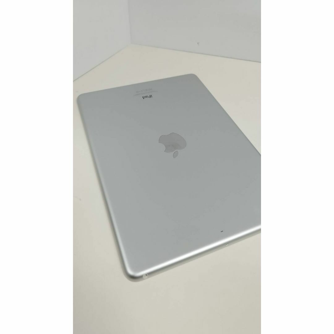 Apple(アップル)の【Wi-Fiモデル】iPad Air 第1世代 MD789LL/A (32GB) スマホ/家電/カメラのPC/タブレット(タブレット)の商品写真