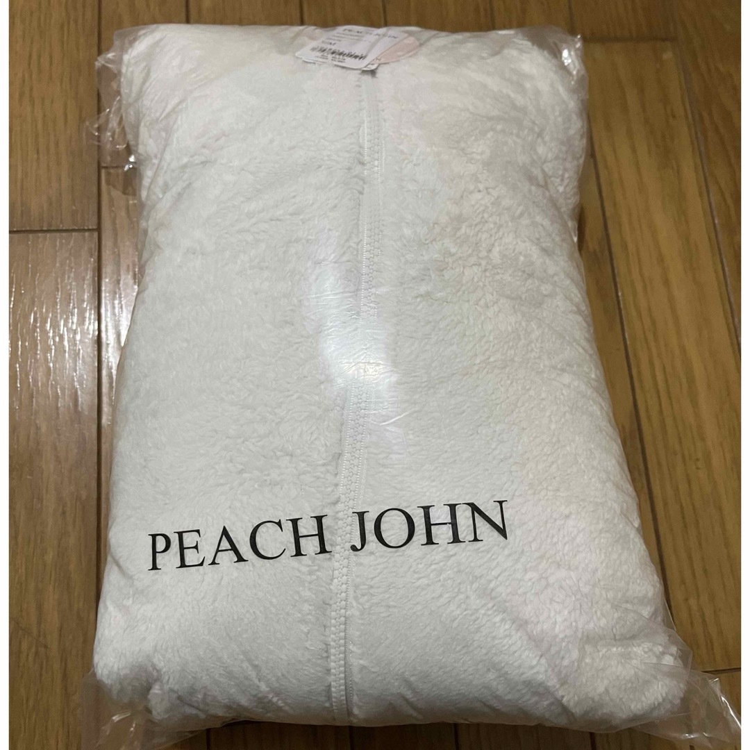 PEACH JOHN(ピーチジョン)のちいかわ　リバーシブルボアフーディ レディースのルームウェア/パジャマ(ルームウェア)の商品写真