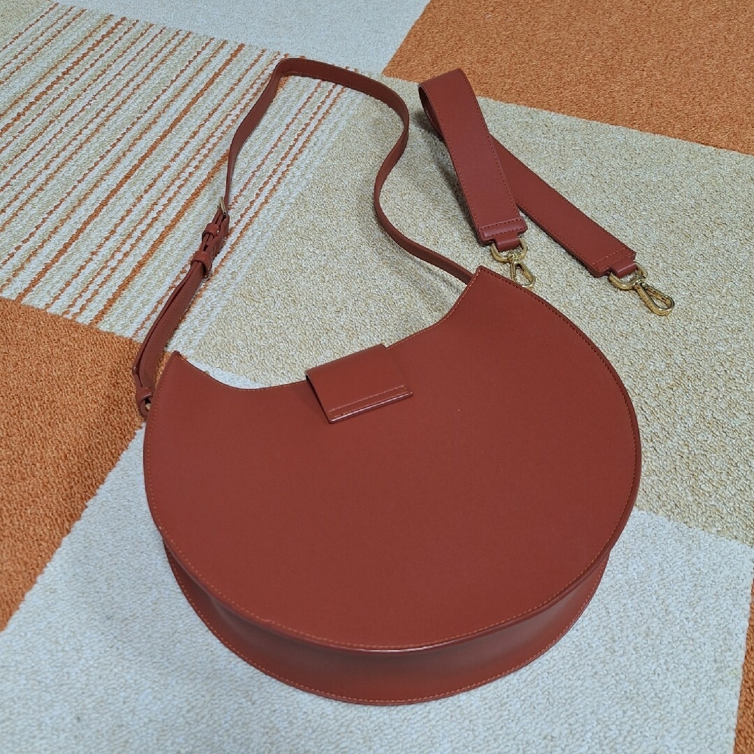 ショルダーバッグ　オレンジ　丸 レディースのバッグ(ショルダーバッグ)の商品写真