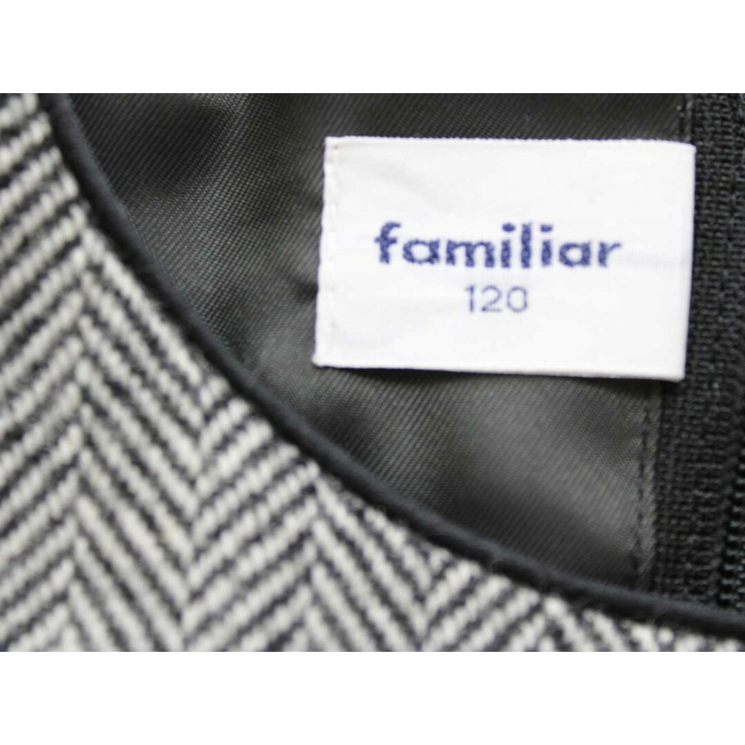 familiar(ファミリア)の【新入荷!】◇ファミリア/familiar◇120cm 半袖ワンピース グレー×黒 ブローチ付 フォーマル 入学式 卒園式 結婚式 七五三 冠婚葬祭 発表会 謝恩会【中古】子供服 キッズ kids 女の子 fml 822132 キッズ/ベビー/マタニティのキッズ服女の子用(90cm~)(ワンピース)の商品写真