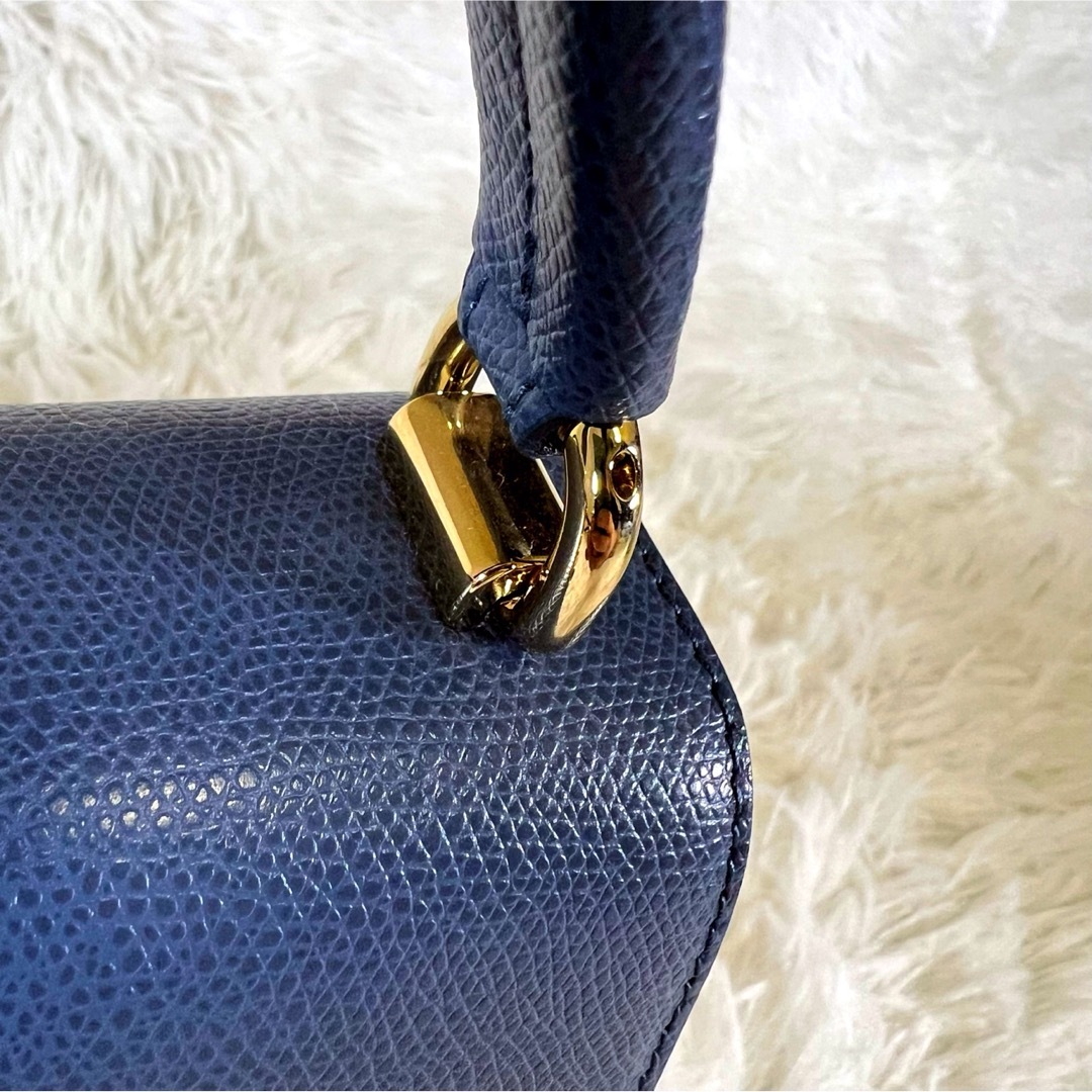 ショルダーバッグ【美品✨】FURLA  新型　トップハンドル　ミニ　定価74,800円