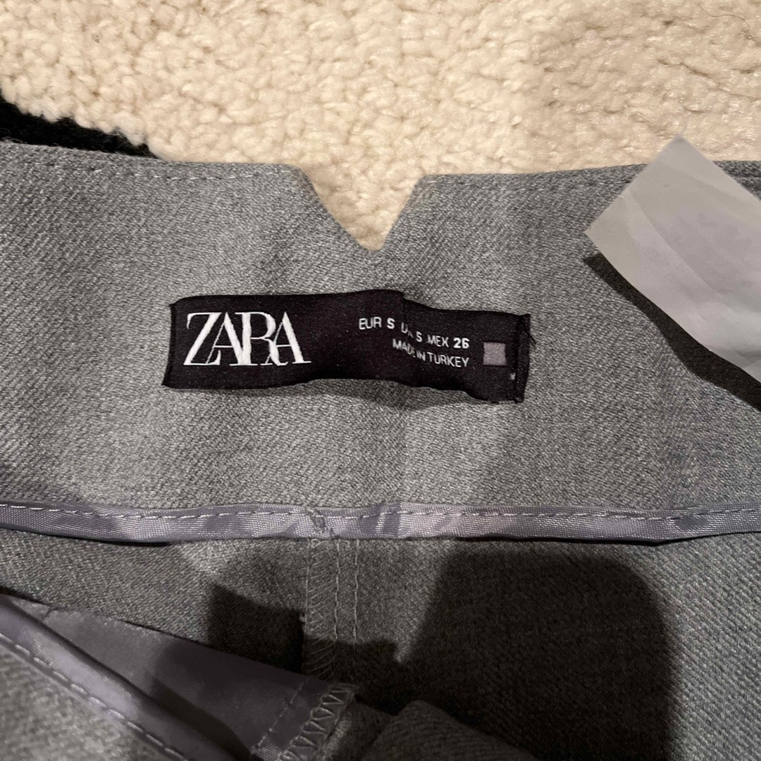 ZARA(ザラ)の新品未使用　ZARA定番パンツ レディースのパンツ(カジュアルパンツ)の商品写真