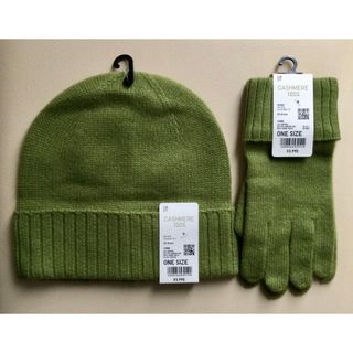 ユニクロ(UNIQLO)の【新品・未使用】ユニクロ カシミヤ ニットビーニー ニットグローブ 2点(手袋)