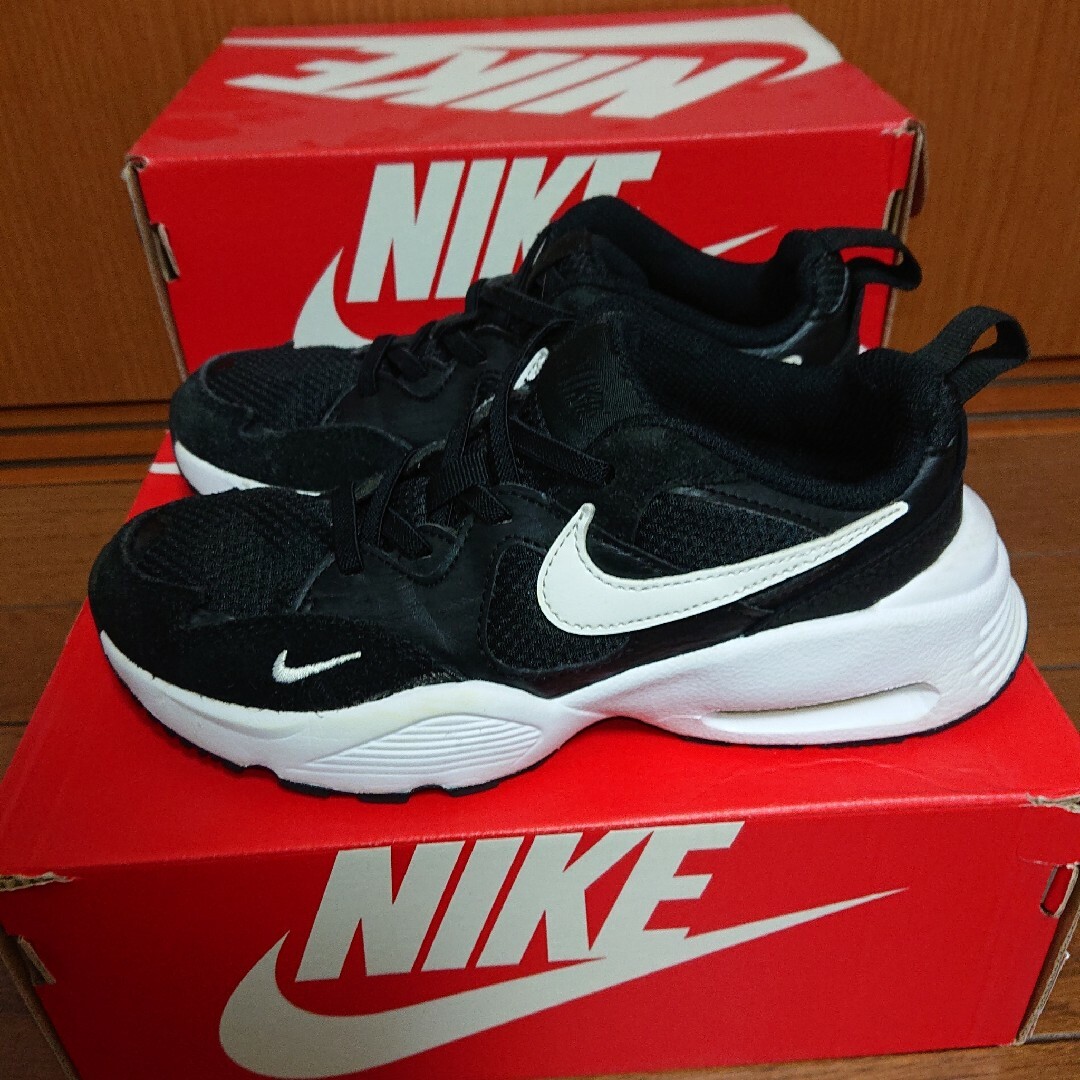 NIKE(ナイキ)のNIKE スニーカー 20cm 2足セット キッズ/ベビー/マタニティのキッズ靴/シューズ(15cm~)(スニーカー)の商品写真