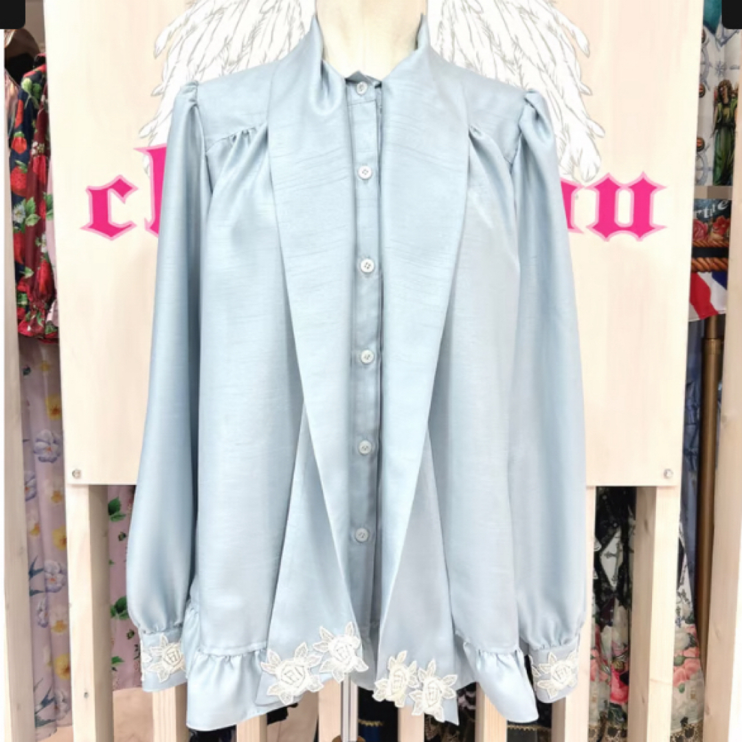 Angelic Pretty(アンジェリックプリティー)のアンシャンテリックアンシャンテリー　ノーブルリボンタイブラウス　クリーミーブルー レディースのトップス(シャツ/ブラウス(長袖/七分))の商品写真