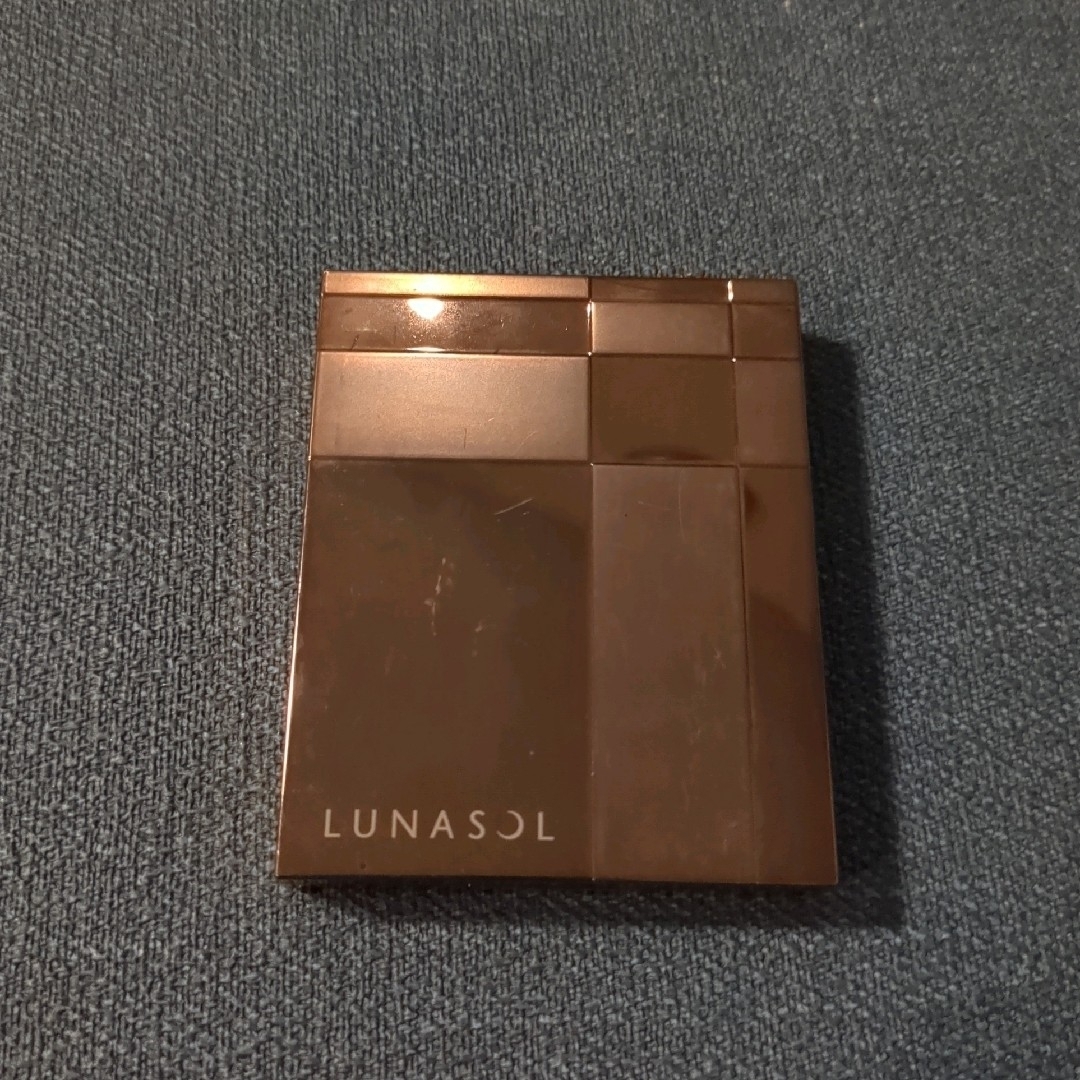 LUNASOL(ルナソル)のルナソル　モデリンググロッシーアイズ　01 コスメ/美容のベースメイク/化粧品(アイシャドウ)の商品写真