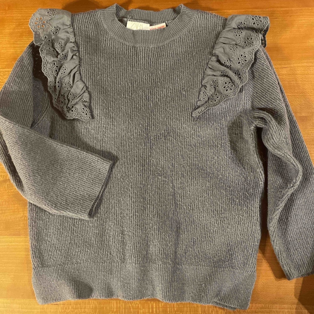 ZARA KIDS(ザラキッズ)のザラキッズ　グレーニット キッズ/ベビー/マタニティのキッズ服女の子用(90cm~)(ニット)の商品写真