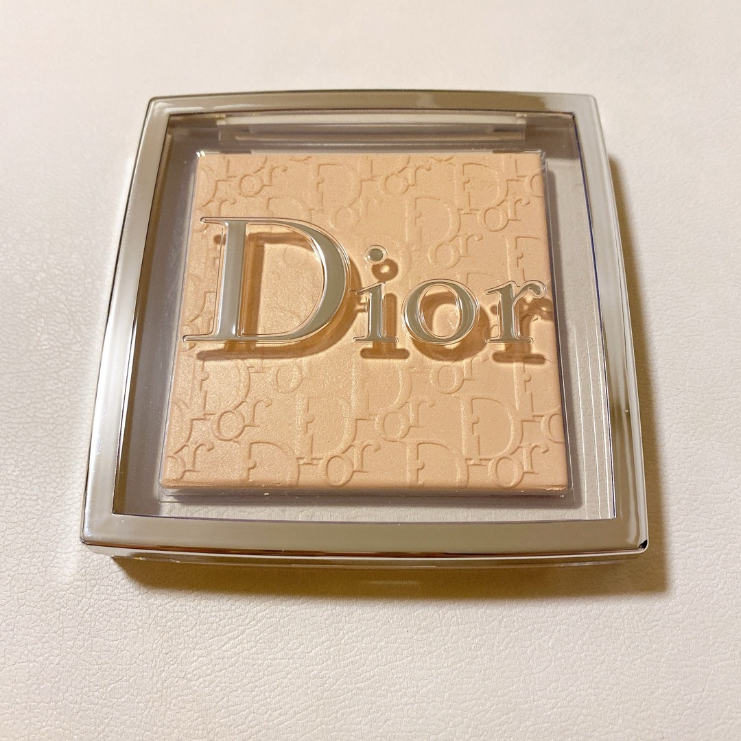 Dior(ディオール)のDIOR ディオール　バックステージ　フェイス＆ボディ　パウダー コスメ/美容のベースメイク/化粧品(ファンデーション)の商品写真