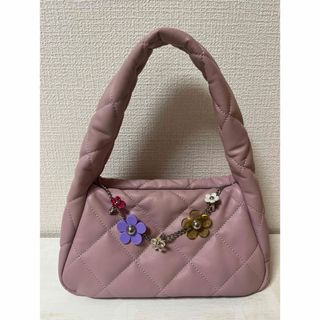 キャセリーニ(Casselini)のflower charm quilting handbagそわんわんコラボバッグ(ハンドバッグ)