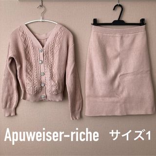 アプワイザーリッシェ(Apuweiser-riche)のアプワイザーリッシェ　ビジューボタン付きニットアップ　ピンク　１(ニット/セーター)