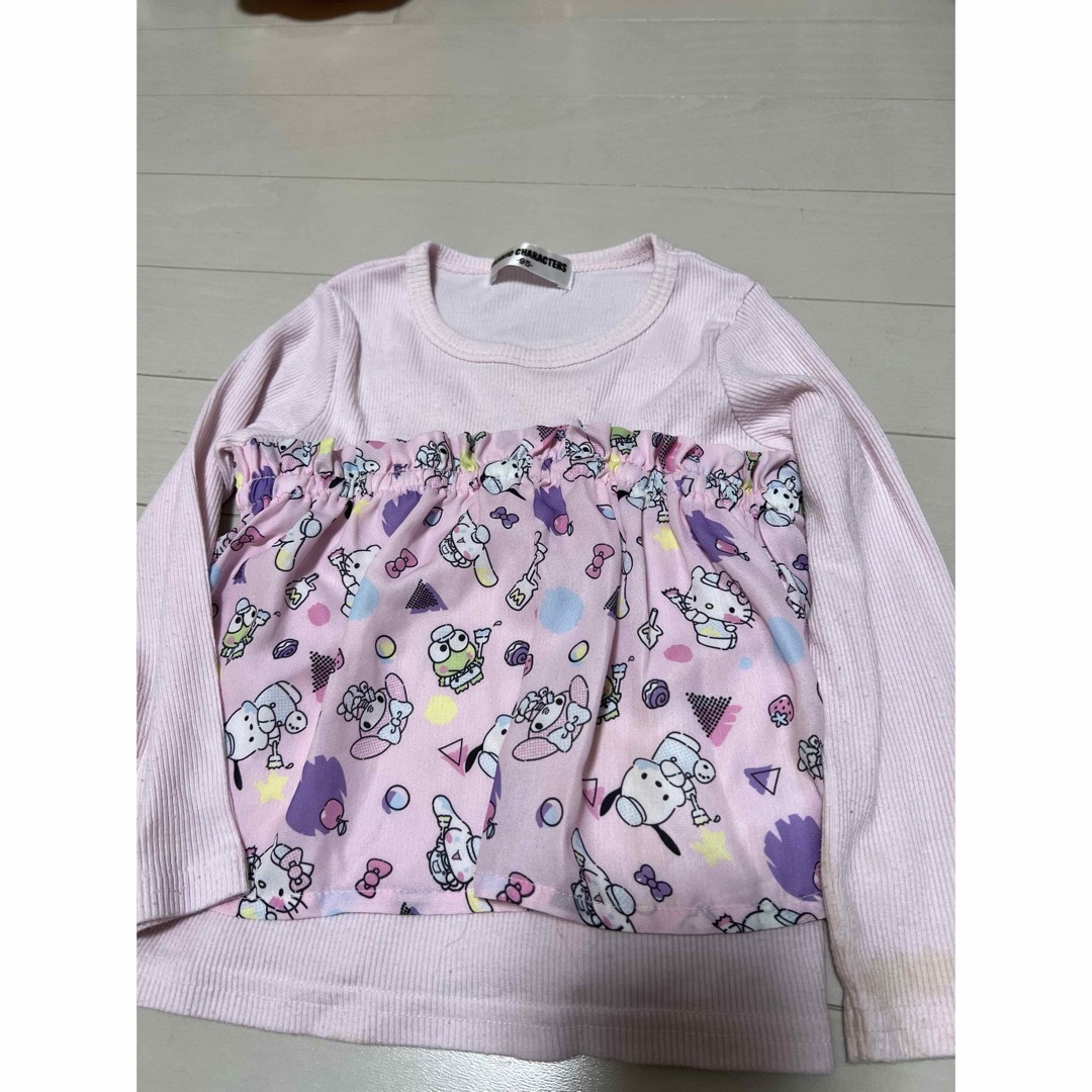 サンリオ(サンリオ)の890円　95cmサンリオ　キティちゃんカットソー キッズ/ベビー/マタニティのキッズ服女の子用(90cm~)(Tシャツ/カットソー)の商品写真