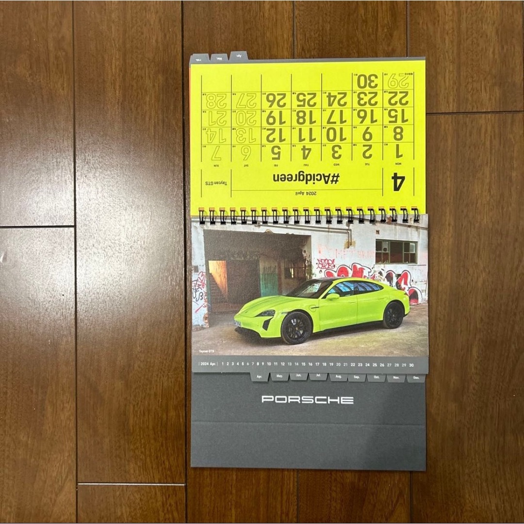 Porsche(ポルシェ)の【ポルシェ】PORSCHE 2024年 卓上カレンダー 非売品 インテリア/住まい/日用品の文房具(カレンダー/スケジュール)の商品写真