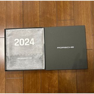 ポルシェ(Porsche)の【ポルシェ】PORSCHE 2024年 卓上カレンダー 非売品(カレンダー/スケジュール)