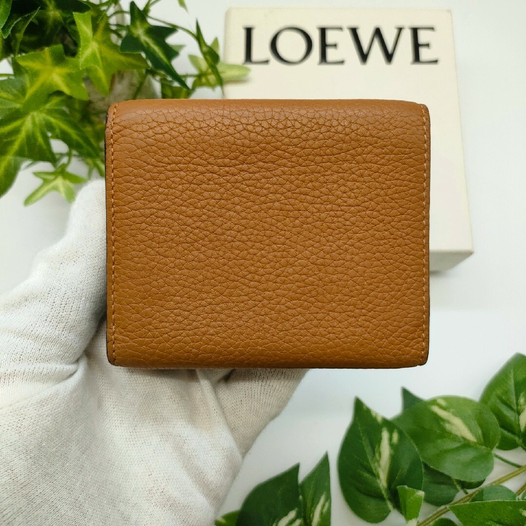 LOEWE(ロエベ)のロエベ　三つ折り財布　トライフォールドウォレット　アナグラム　ブラウン レディースのファッション小物(財布)の商品写真