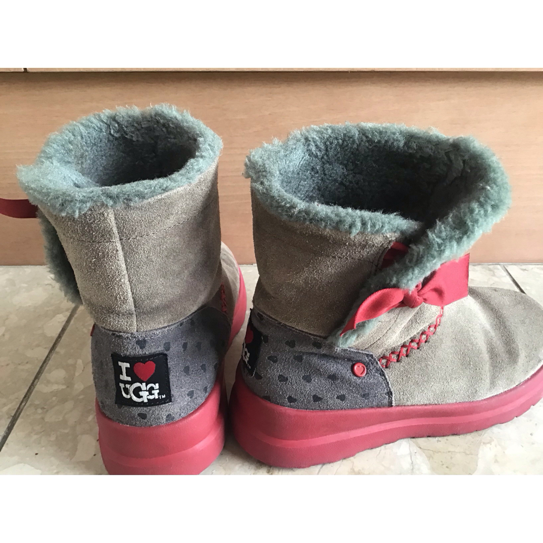 アグ　UGG　子供ムートンブーツ　ハート　リボン | フリマアプリ ラクマ