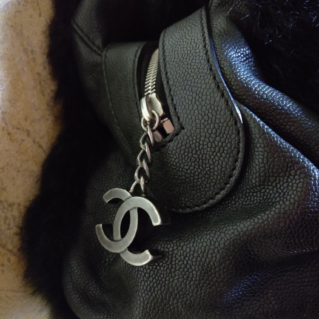 CHANEL(シャネル)のシャネル ハンドバッグ ファー 正規品 ココマーク CHANEL バッグ レディースのバッグ(ハンドバッグ)の商品写真