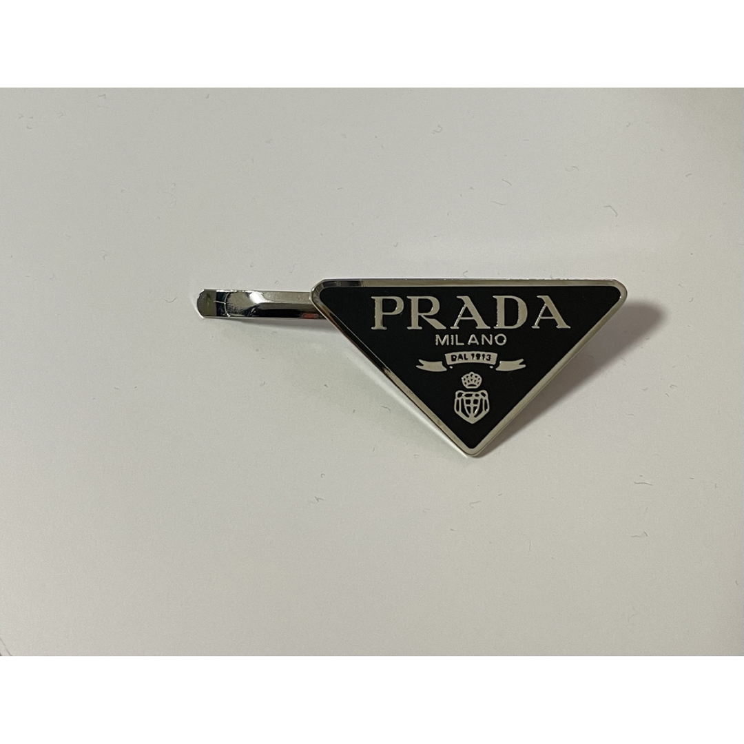 PRADA(プラダ)のPRADA プラダ　ヘアクリップ ヘアピン 1個 アクセサリー　ノベルティ レディースのヘアアクセサリー(ヘアピン)の商品写真