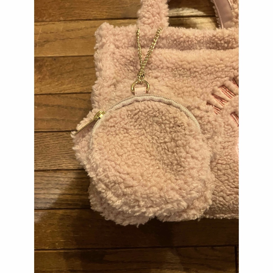 MARY QUANT(マリークワント)の最終価格マリークワント　ピンクスパンコール付きモコモコバッグ　デイジーポーチ付き レディースのバッグ(ハンドバッグ)の商品写真