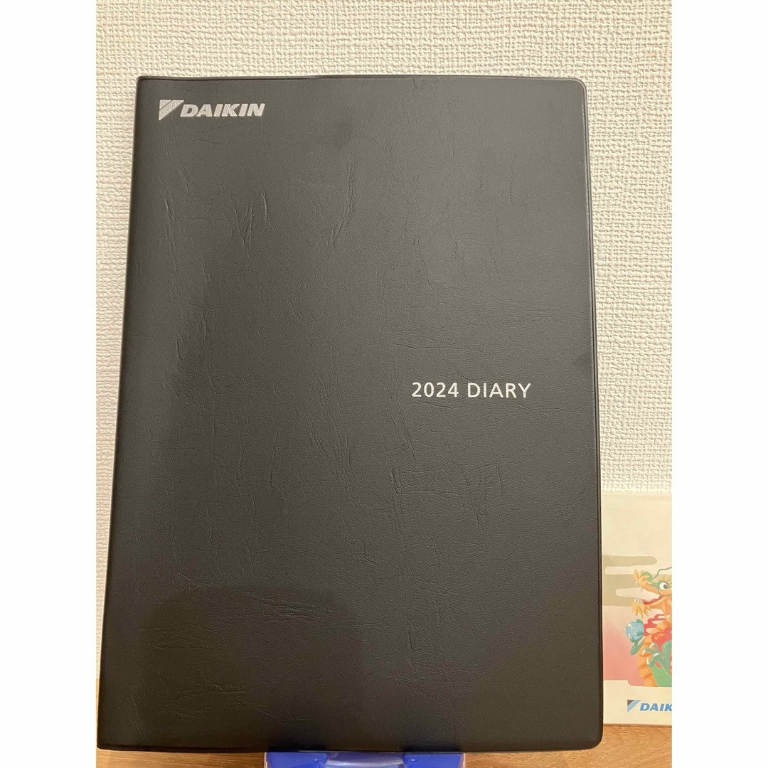 DAIKIN(ダイキン)のきく様専用　ダイキン　2024年　B5スケジュール帳　卓上カレンダー　セット インテリア/住まい/日用品の文房具(カレンダー/スケジュール)の商品写真