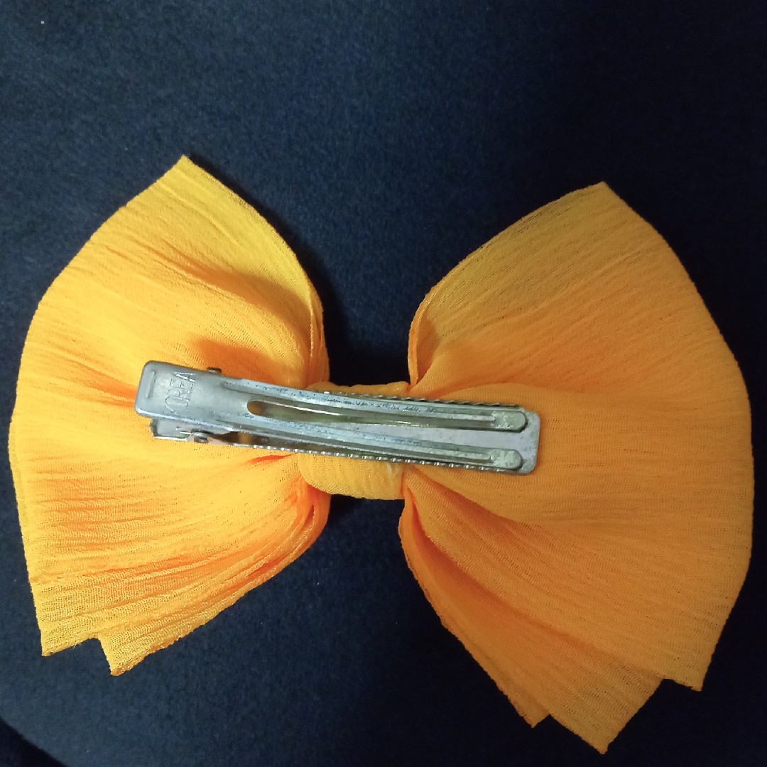 オレンジリボンクリップ レディースのヘアアクセサリー(バレッタ/ヘアクリップ)の商品写真