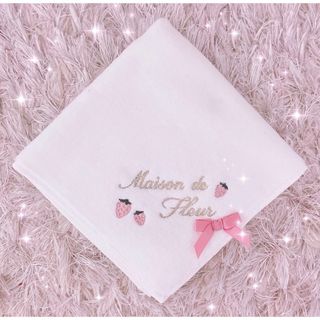 メゾンドフルール(Maison de FLEUR)の早い者勝ち♡レア♡リズリサ♡完売♡リボン♡いちご♡ピンク♡限定♡ストロベリー♡(ハンカチ)