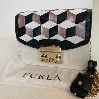 フルラ(Furla)の【美品】FURLA  メトロポリス カスタマイズ ショルダーバッグ 白(ショルダーバッグ)