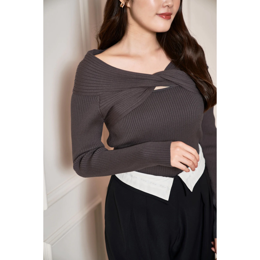 Her lip to(ハーリップトゥ)のHerlipto Twist Cut-Out Rib Knit Top レディースのトップス(ニット/セーター)の商品写真