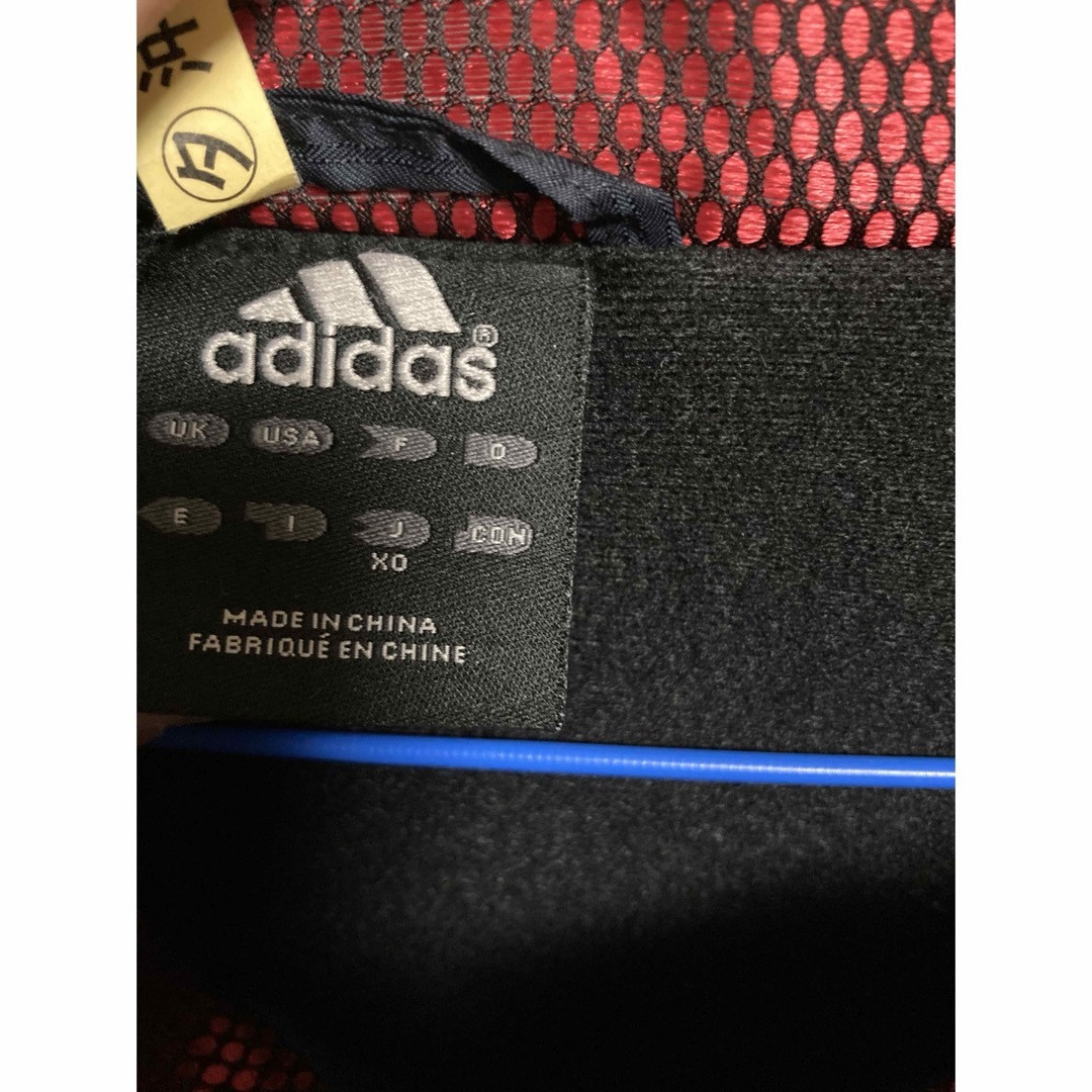 adidas(アディダス)のアディダスベンチコート　XOサイズ　丈を少し短く補正しています　中古です スポーツ/アウトドアのサッカー/フットサル(ウェア)の商品写真