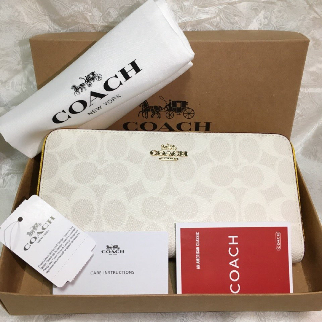 COACH(コーチ)のコーチ 長財布 ハッピー色イエローエッジ×ホワイト　ギフト⭕️ レディースのファッション小物(財布)の商品写真