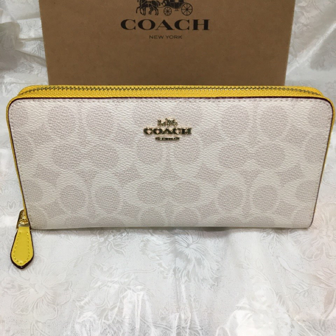 COACH(コーチ)のコーチ 長財布 ハッピー色イエローエッジ×ホワイト　ギフト⭕️ レディースのファッション小物(財布)の商品写真