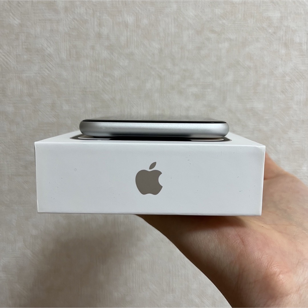 Apple(アップル)のiPhoneSE 第二世代 ホワイト 128GB SIMフリー スマホ/家電/カメラのスマートフォン/携帯電話(スマートフォン本体)の商品写真