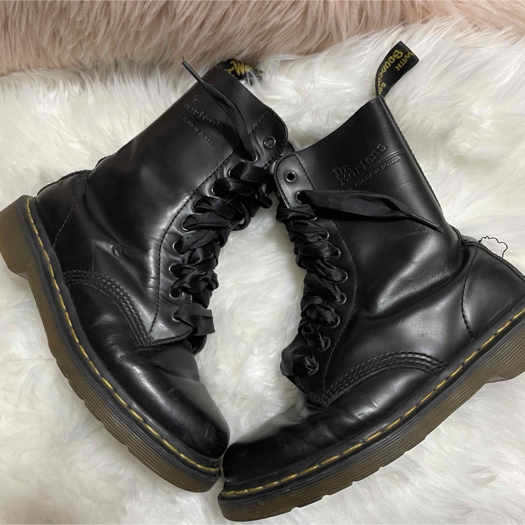 Dr.Martens(ドクターマーチン)のドクターマーチン⭐︎10ホール　イエローステッチ　ブーツ　EU39 レディースの靴/シューズ(ブーツ)の商品写真