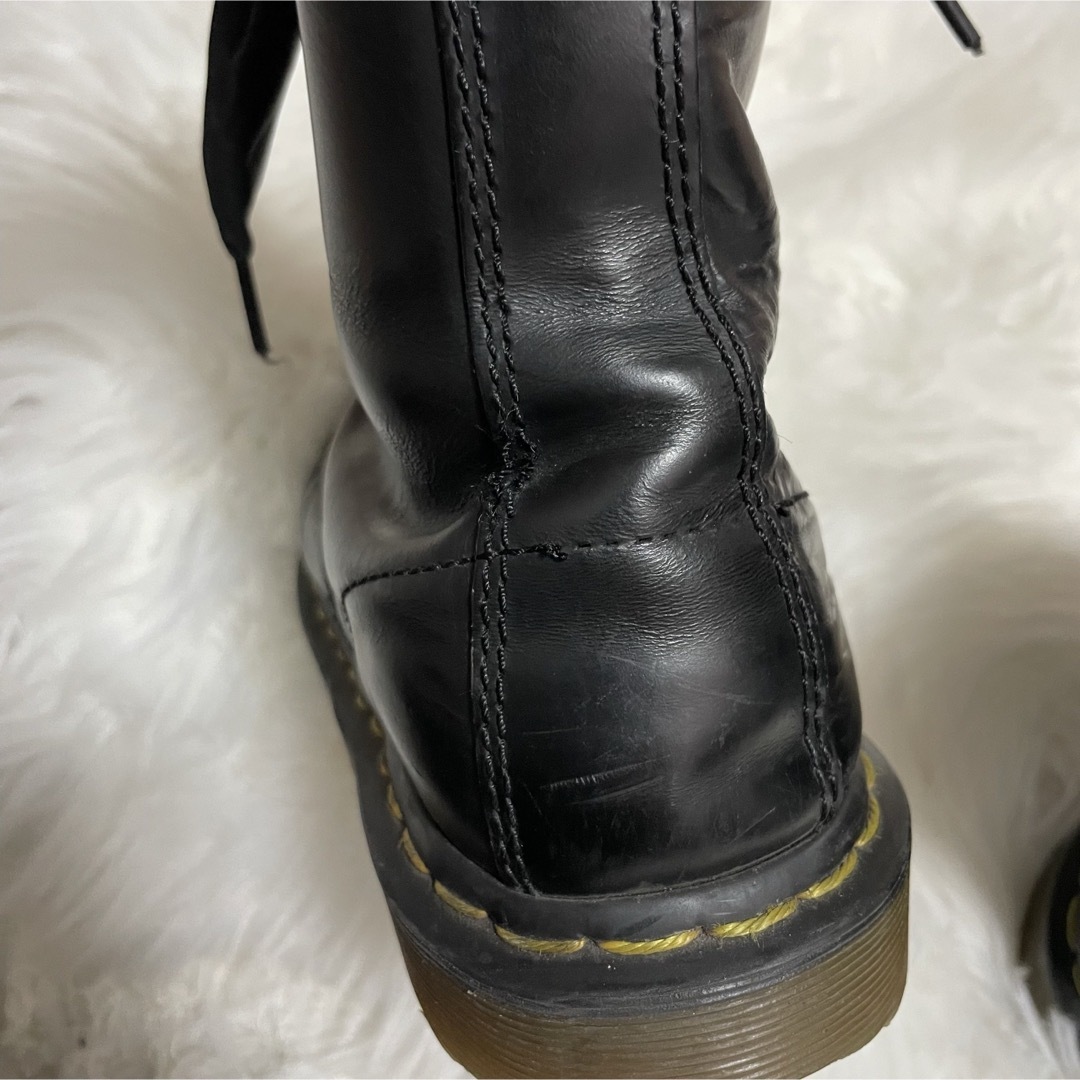 Dr.Martens(ドクターマーチン)のドクターマーチン⭐︎10ホール　イエローステッチ　ブーツ　EU39 レディースの靴/シューズ(ブーツ)の商品写真