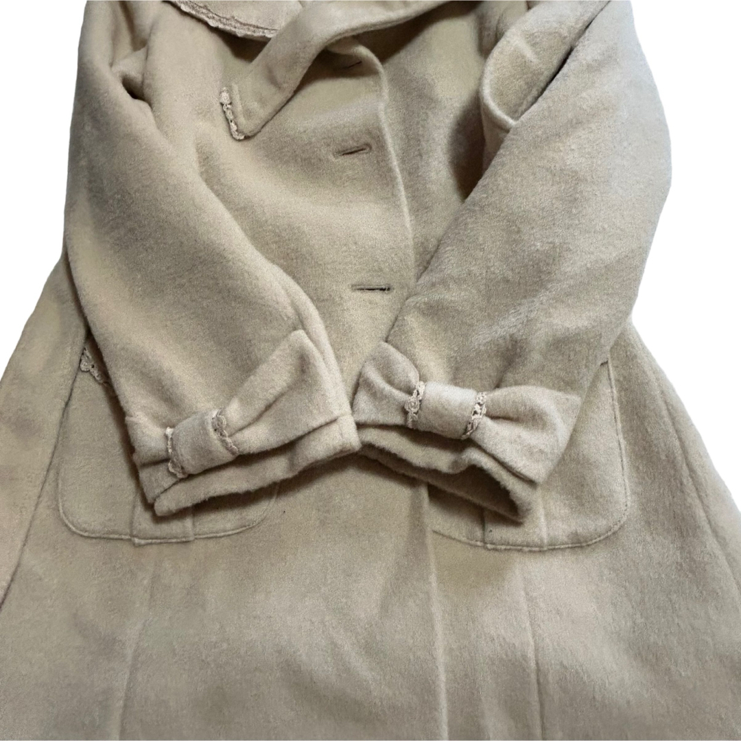 axes femme(アクシーズファム)のアクシーズファム ロングコート リボンベルト クリーム色 Mサイズ レディースのジャケット/アウター(ロングコート)の商品写真