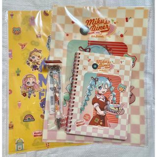 ダイソー(DAISO)の初音ミク　B6リングノート　ボールペン A４クリアファイル　4点セット　新品(クリアファイル)