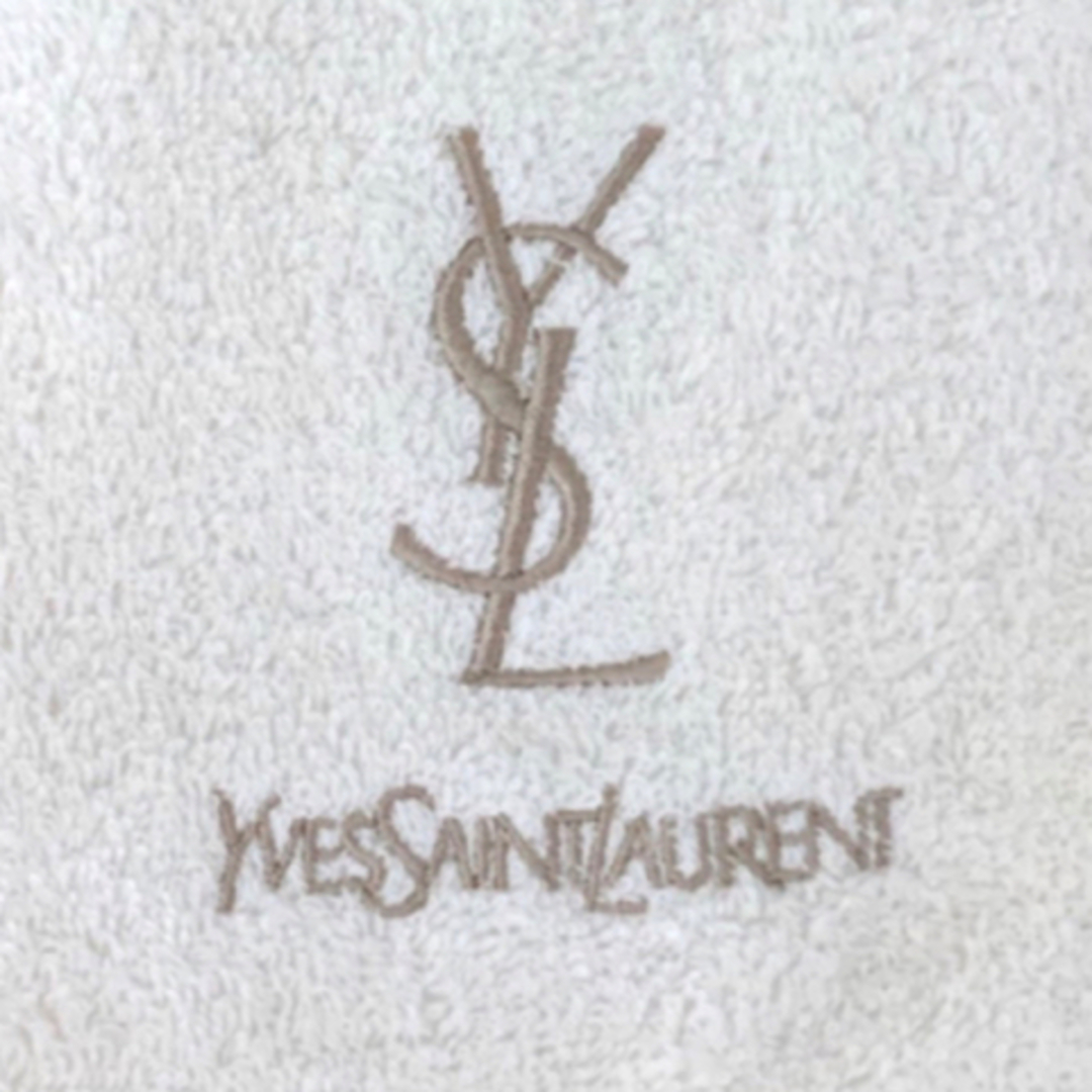 Yves Saint Laurent(イヴサンローラン)の新品 YSL イブサンローランフェイス､ハンドタオル2枚セット インテリア/住まい/日用品の日用品/生活雑貨/旅行(タオル/バス用品)の商品写真