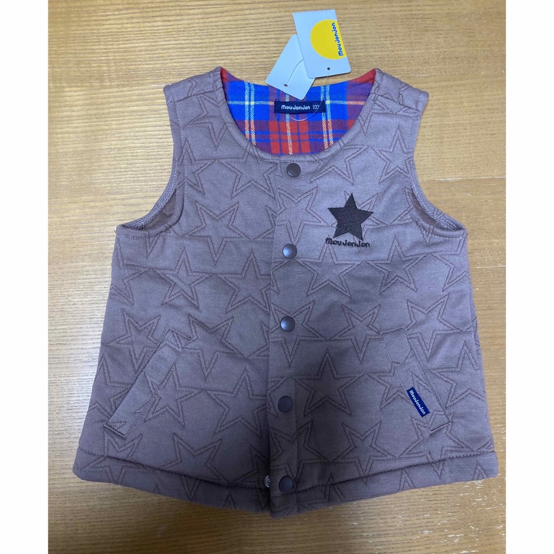 mou jon jon(ムージョンジョン)のmoujonjon ムージョンジョン 星キルトベスト 100 キッズ/ベビー/マタニティのキッズ服男の子用(90cm~)(ジャケット/上着)の商品写真