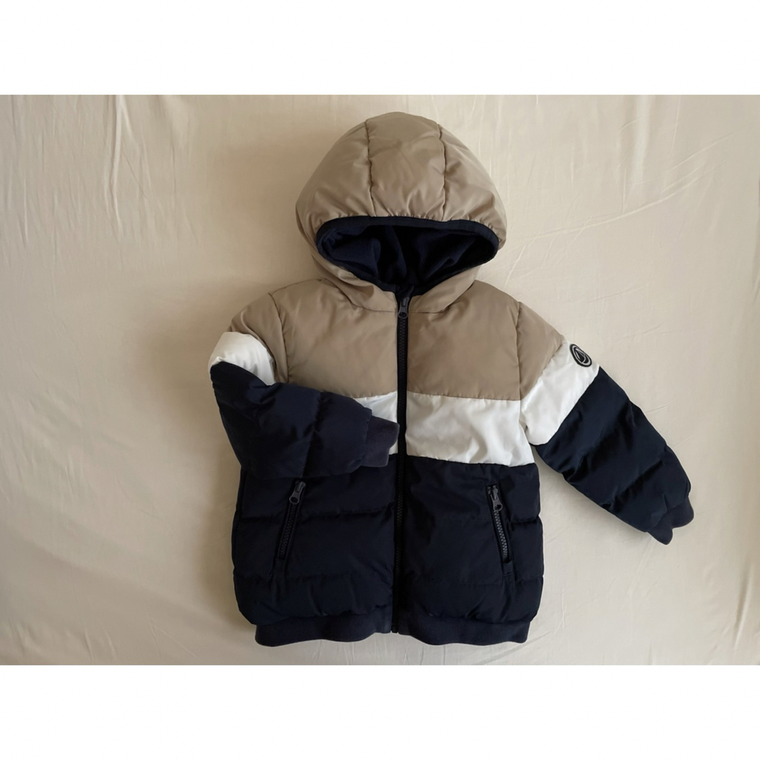 PETIT BATEAU(プチバトー)のプチバトー 中綿フード付きジャケット　110 キッズ/ベビー/マタニティのキッズ服男の子用(90cm~)(ジャケット/上着)の商品写真