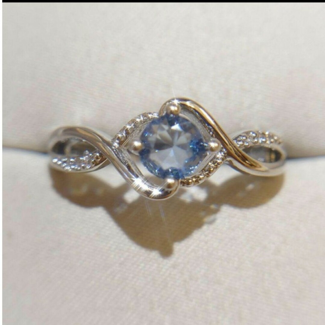 1519 高級 sona ダイヤモンド リング ブルー ラウンド ツイスト レディースのアクセサリー(リング(指輪))の商品写真