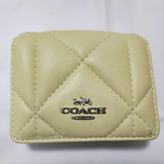 コーチ(COACH)のCOACH レザー キルティング チェーン カードポーチ ペイルライムCJ528(ポーチ)