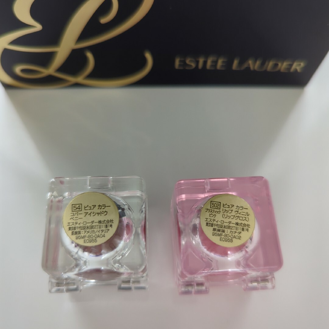 Estee Lauder(エスティローダー)の美品☆エスティローダー　専用ケース付きメイクブラシ4本組 コスメ/美容のメイク道具/ケアグッズ(ブラシ・チップ)の商品写真